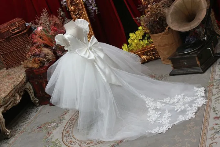 Detachable White Lace Trail